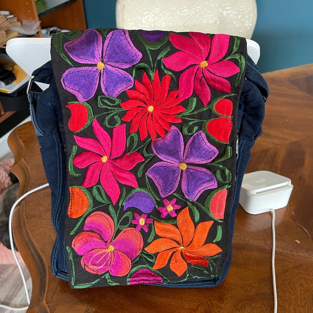 Crossbody purse.